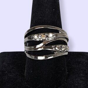Dark Tone Cut Out Swirl Ring